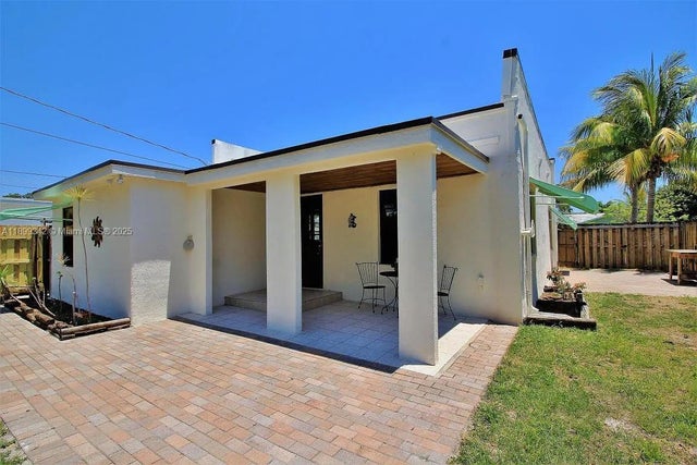 3 of 6 - 1517 N K St, Lake Worth, FL
