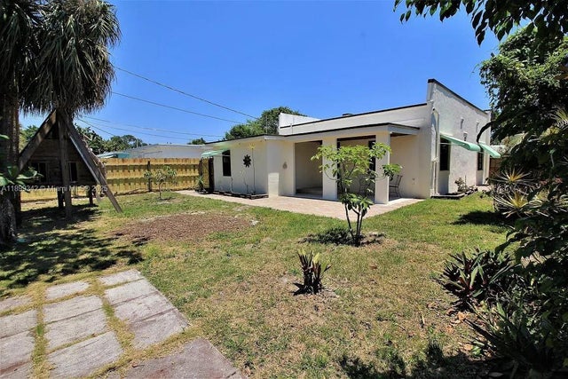 4 of 6 - 1517 N K St, Lake Worth, FL