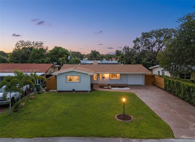 1 of 50 - 8860 Nw 15th St, Pembroke Pines, FL