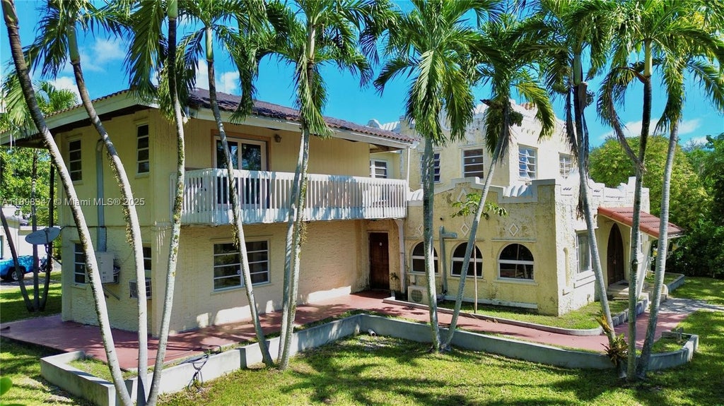 511 Ne 119th St, Biscayne Park