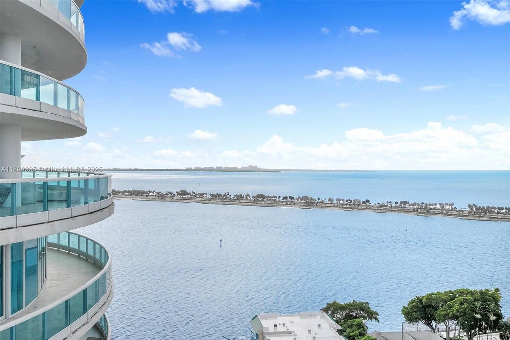 2127 Brickell Ave 2005, Miami