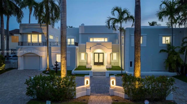1 of 47 - 929 N Southlake Dr, Hollywood, FL