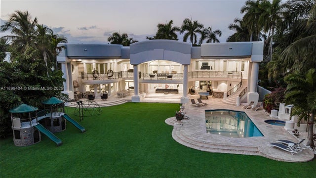 2 of 47 - 929 N Southlake Dr, Hollywood, FL