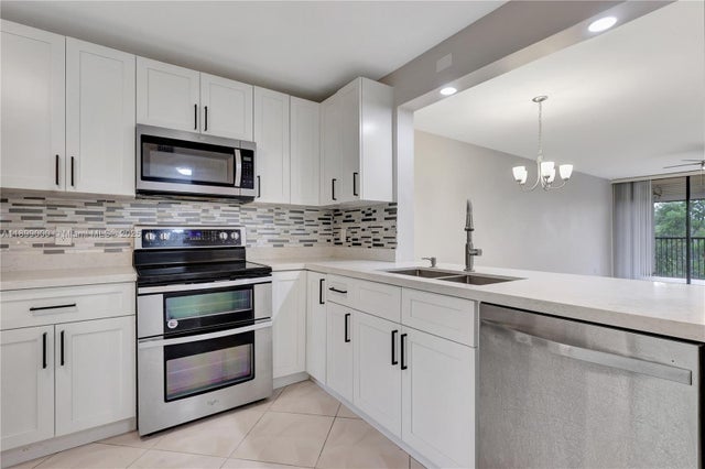 8592 W Sunrise Blvd 317, Plantation