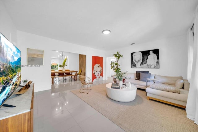 5 of 37 - 555 Ne 127th Street, North Miami, FL
