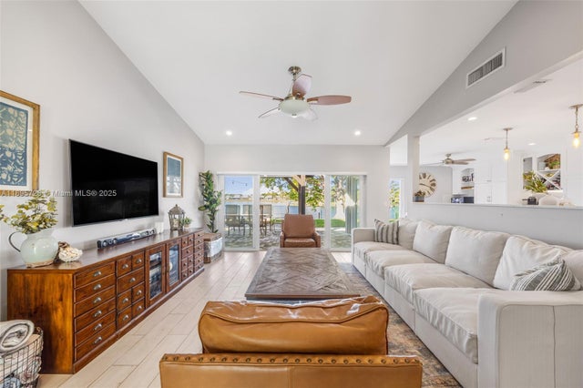 3 of 25 - 21960 Sw 98th Ave, Cutler Bay, FL