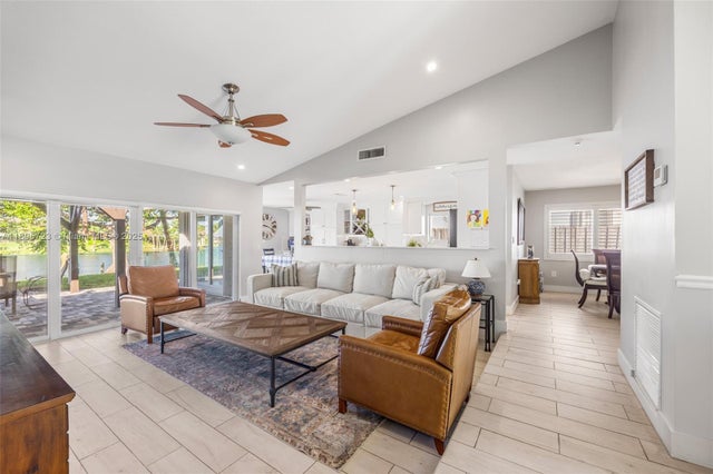 4 of 25 - 21960 Sw 98th Ave, Cutler Bay, FL