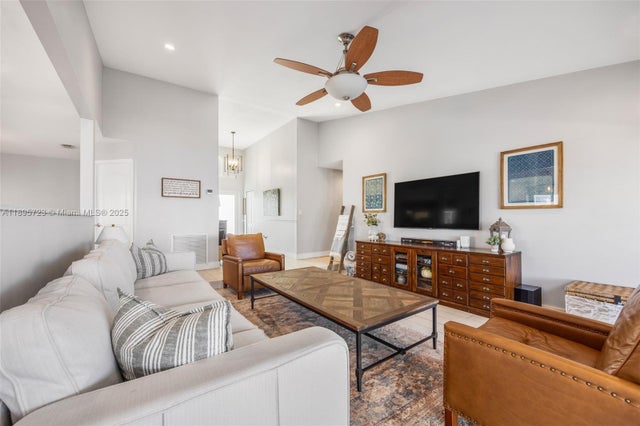5 of 25 - 21960 Sw 98th Ave, Cutler Bay, FL
