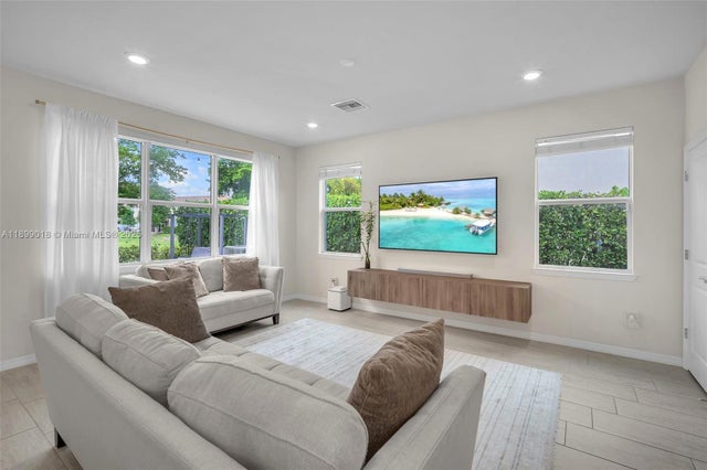 2 of 41 - 1436 Silk Oak Dr, Hollywood, FL