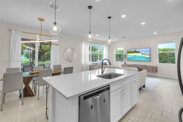 4 of 41 - 1436 Silk Oak Dr, Hollywood, FL