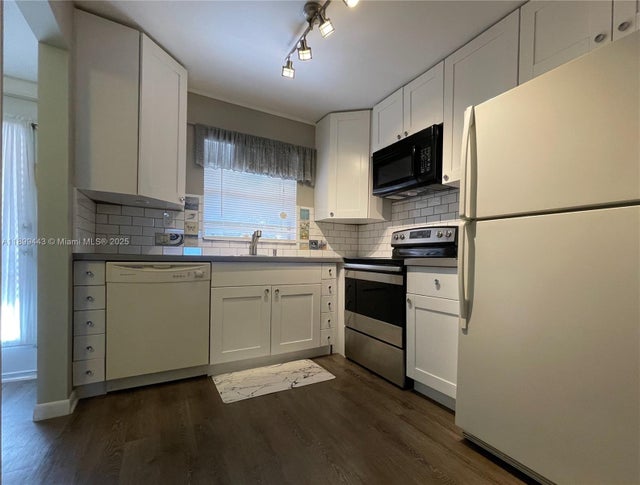 5 of 20 - 10123 Sunrise Lakes Blvd 208, Sunrise, FL