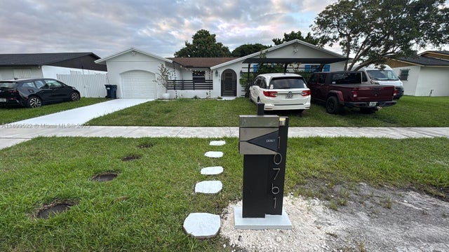 10761 Sw 165th St, Miami