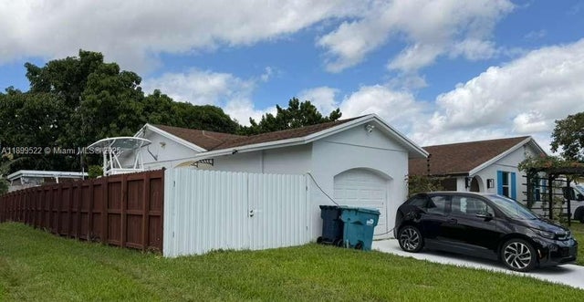 3 of 23 - 10761 Sw 165th St, Miami, FL