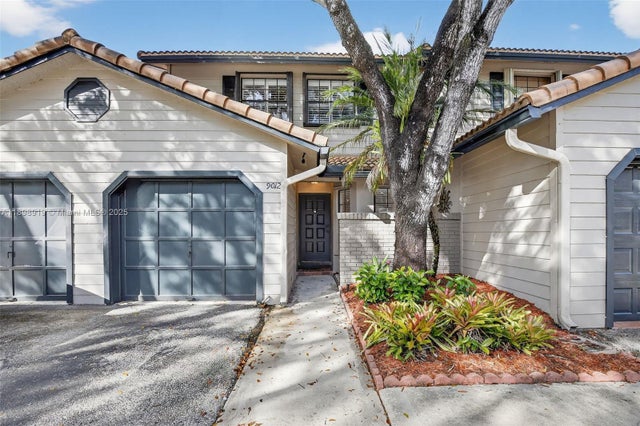 1 of 44 - 9012 Vineyard Lake Dr, Plantation, FL