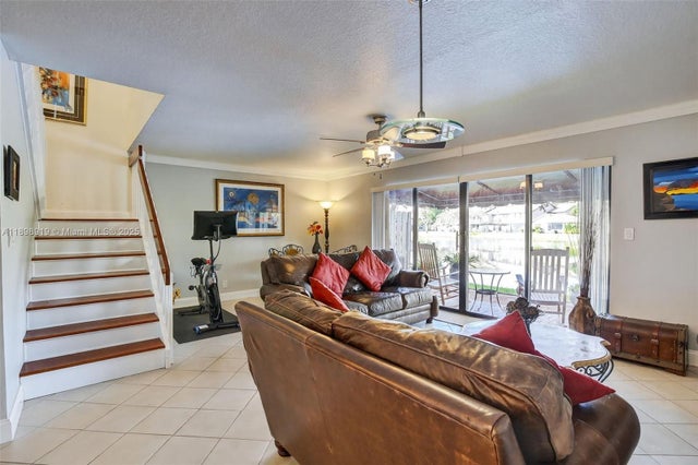 4 of 44 - 9012 Vineyard Lake Dr, Plantation, FL