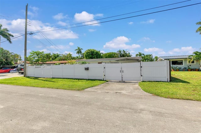 4 of 36 - 2631 Flamingo Ln, Fort Lauderdale, FL