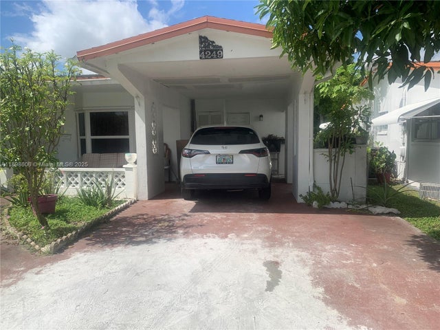 1 of 14 - 4249 Nw 50th Ter, Lauderdale Lakes, FL