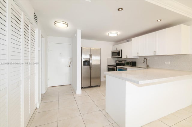 1 of 11 - 1000 Michigan Ave 501, Miami Beach, FL