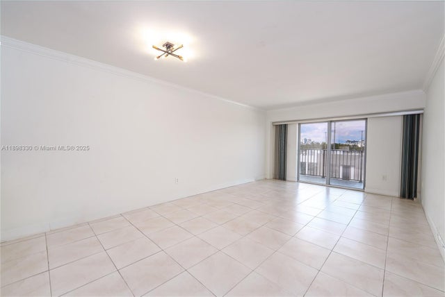 3 of 11 - 1000 Michigan Ave 501, Miami Beach, FL