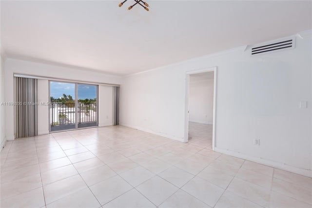 4 of 11 - 1000 Michigan Ave 501, Miami Beach, FL