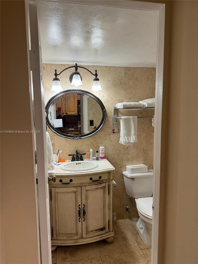 5 of 11 - 19201 Collins Ave 831, Sunny Isles Beach, FL