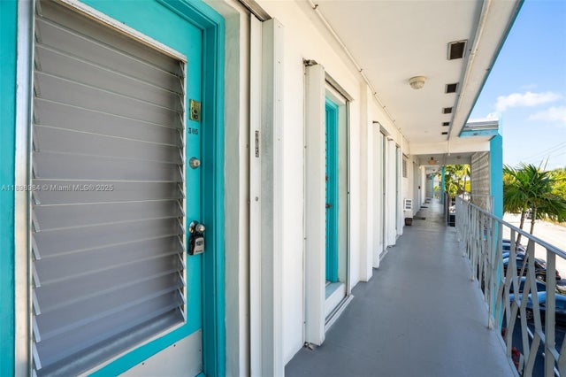 4 of 24 - 2500 Diana Dr 305, Hallandale Beach, FL