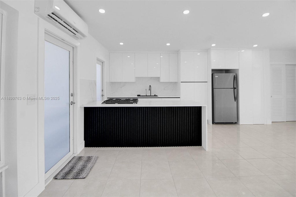 2700 Ne 135th St 12, North Miami