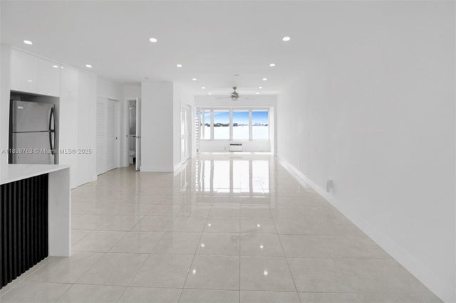 2 of 2 - 2700 Ne 135th St 12, North Miami, FL