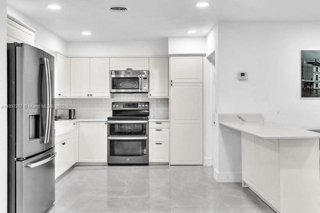 5 of 20 - 2112 N 14th Ter, Hollywood, FL