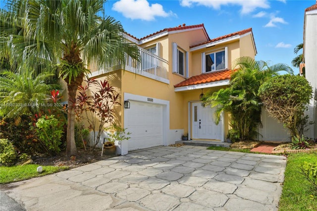 3625 Murano Dr, Hollywood