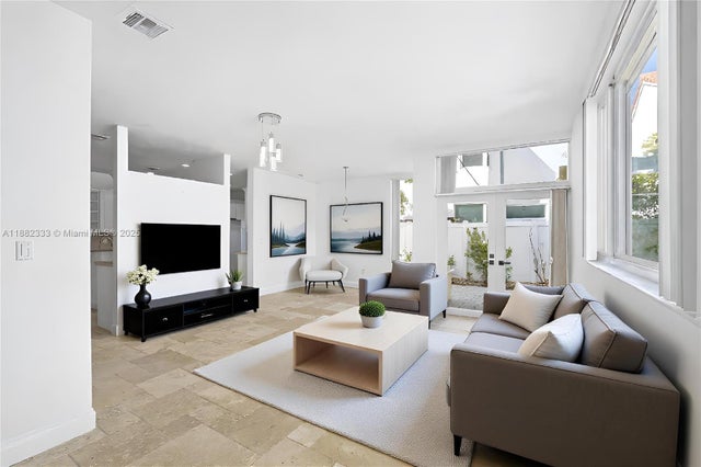 4 of 29 - 3625 Murano Dr, Hollywood, FL