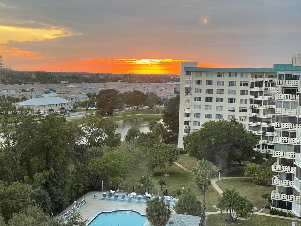 4200 Hillcrest Dr 1015, Hollywood