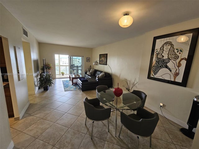 2 of 31 - 4200 Hillcrest Dr 1015, Hollywood, FL