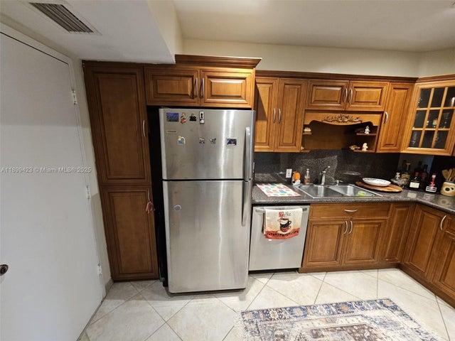 5 of 31 - 4200 Hillcrest Dr 1015, Hollywood, FL