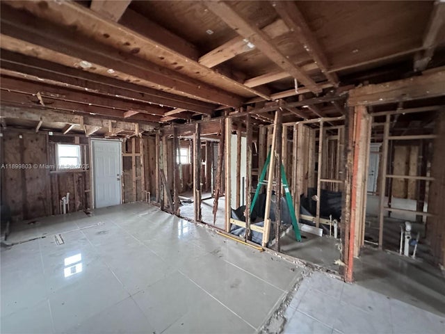 2 of 8 - 2760 Nw 11th Ct, Fort Lauderdale, FL