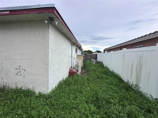 5 of 8 - 2760 Nw 11th Ct, Fort Lauderdale, FL
