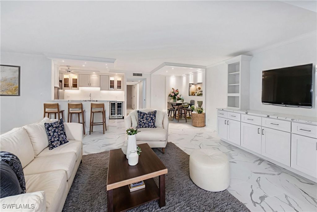 222 Harbour Dr 114, Naples