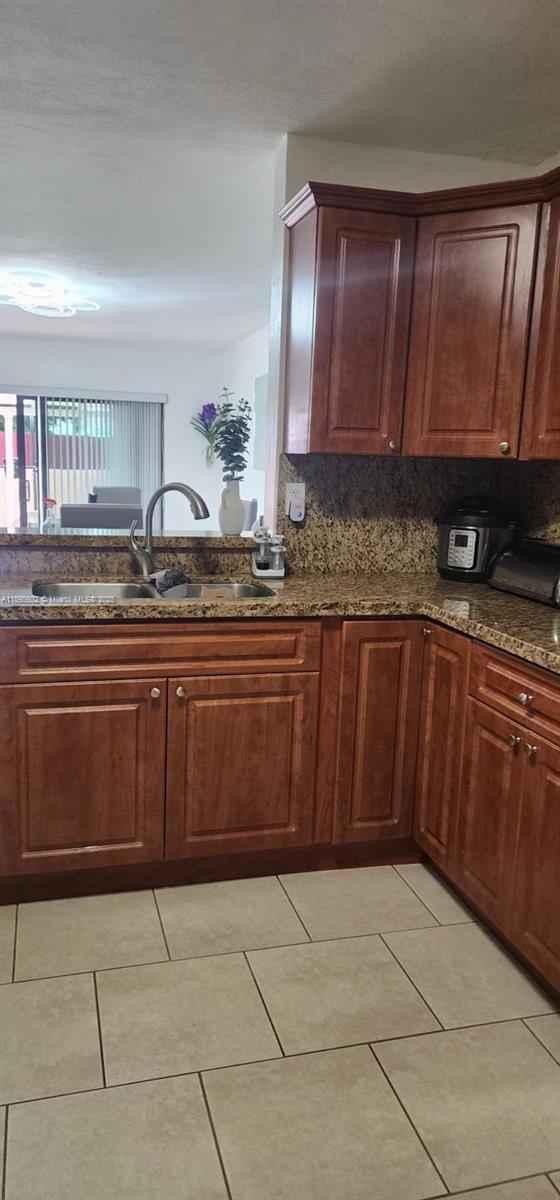 5 of 10 - 13208 Sw 10th Ln, Miami, FL