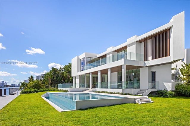 3 of 18 - 503 Palm Dr, Hallandale Beach, FL