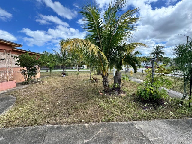 3 of 28 - 341 Aladdin St, Opa Locka, FL