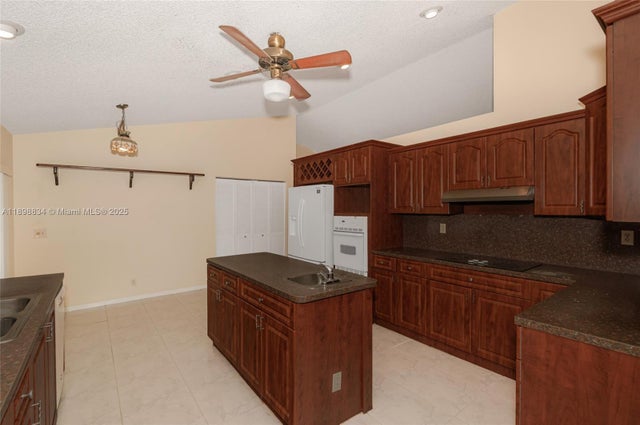 5 of 34 - 880 Nw 110th Ave, Coral Springs, FL