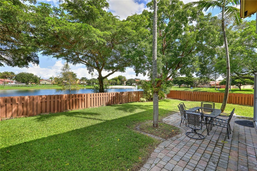 15576 Sw 103rd St, Miami