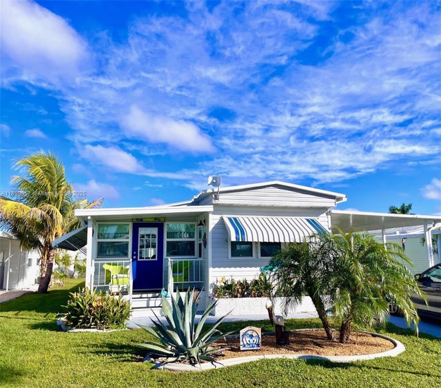 1 of 20 - 220 Derwent Blvd, Fort Myers, FL