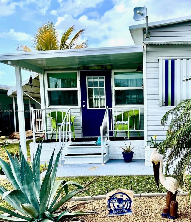 3 of 20 - 220 Derwent Blvd, Fort Myers, FL