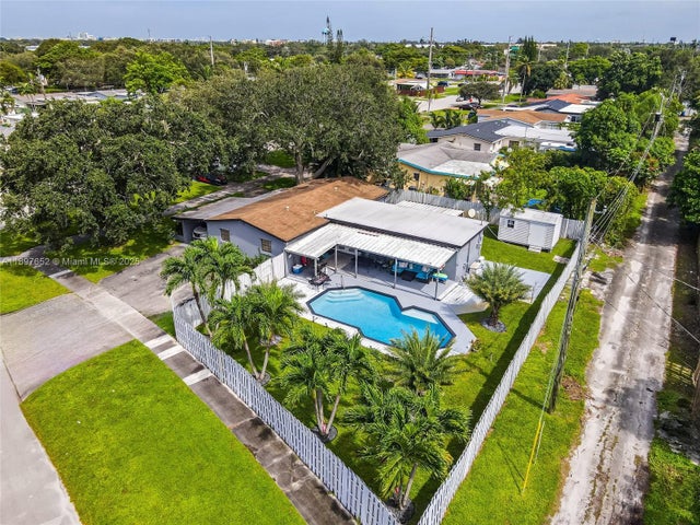 3 of 33 - 3338 Taft St, Hollywood, FL