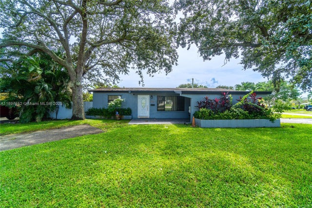 4 of 33 - 3338 Taft St, Hollywood, FL