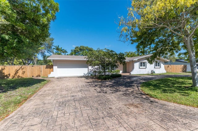 1 of 27 - 10533 Sw 114th St, Miami, FL