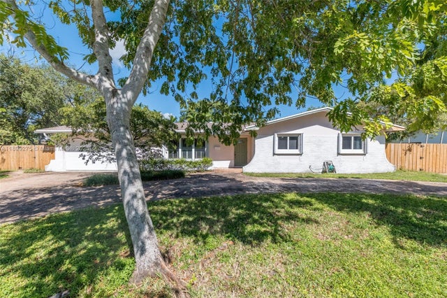 2 of 27 - 10533 Sw 114th St, Miami, FL