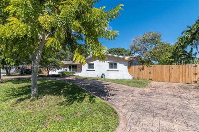 3 of 27 - 10533 Sw 114th St, Miami, FL