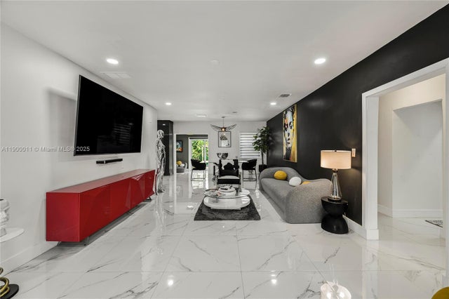 5 of 39 - 285 Nw 45th St, Miami, FL